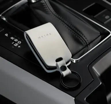 Protectie de cheie din piele alba originala Mazda | Doar azi