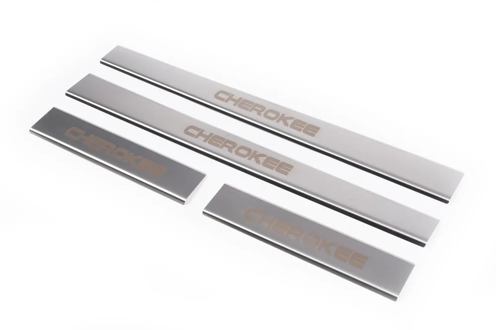 Produs apreciat | Jeep Grand Cherokee WK 2004-2010 Praguri Carmos (4 buc, inox)
