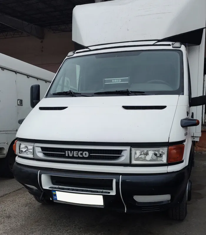 Iveco Daily 1999-2006 Husa de iarna pentru grila Lucios - Reducere specială