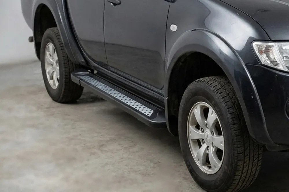 Ultimele produse | Mitsubishi L200 2015-2024 Praguri Laterale New Vision Black (2 buc, Aluminiu)