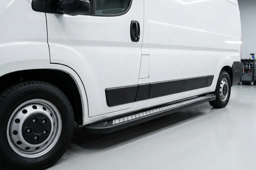 Fiat Ducato 2006-2025 Praguri Laterale New Vision Black (2 buc, Aluminiu) Ampatament Lung | Promoție limitată