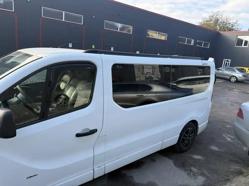 Opel Vivaro 2015-2019 Relinguri integrate (negre) Ampatament Lung - Preț atractiv