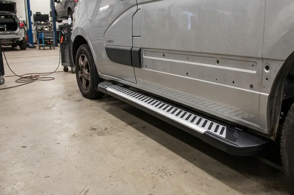 Nissan NV400 2010-2024 Praguri Laterale Line (2 buc, Aluminiu) | Plată sigură