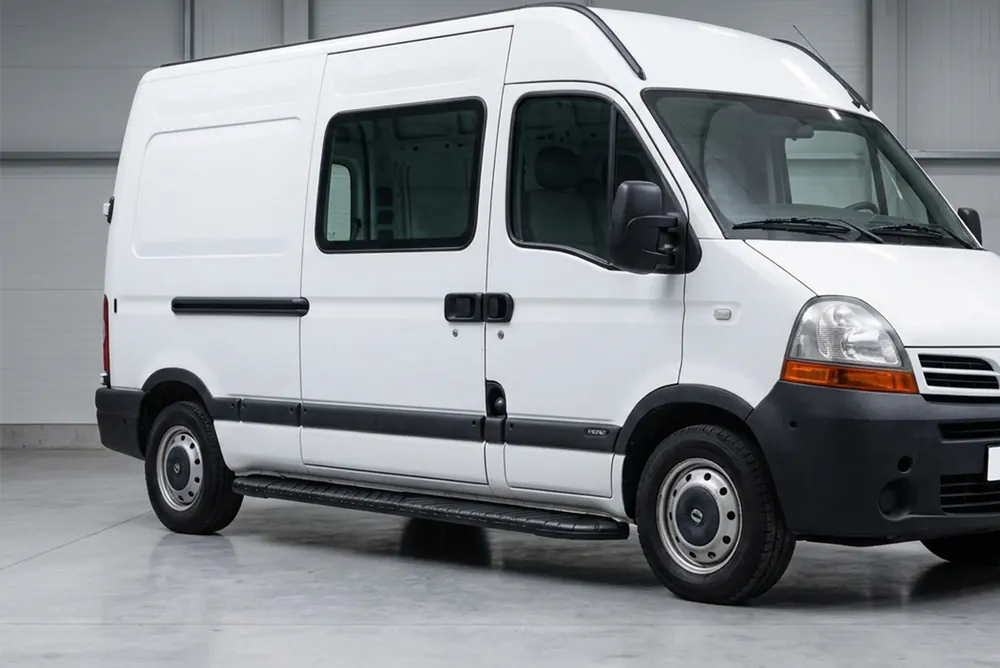 Profită de ofertă | Renault Master 1998-2010 Praguri Laterale Bosphorus Black (2 buc, Aluminiu) Ampatament Scurt