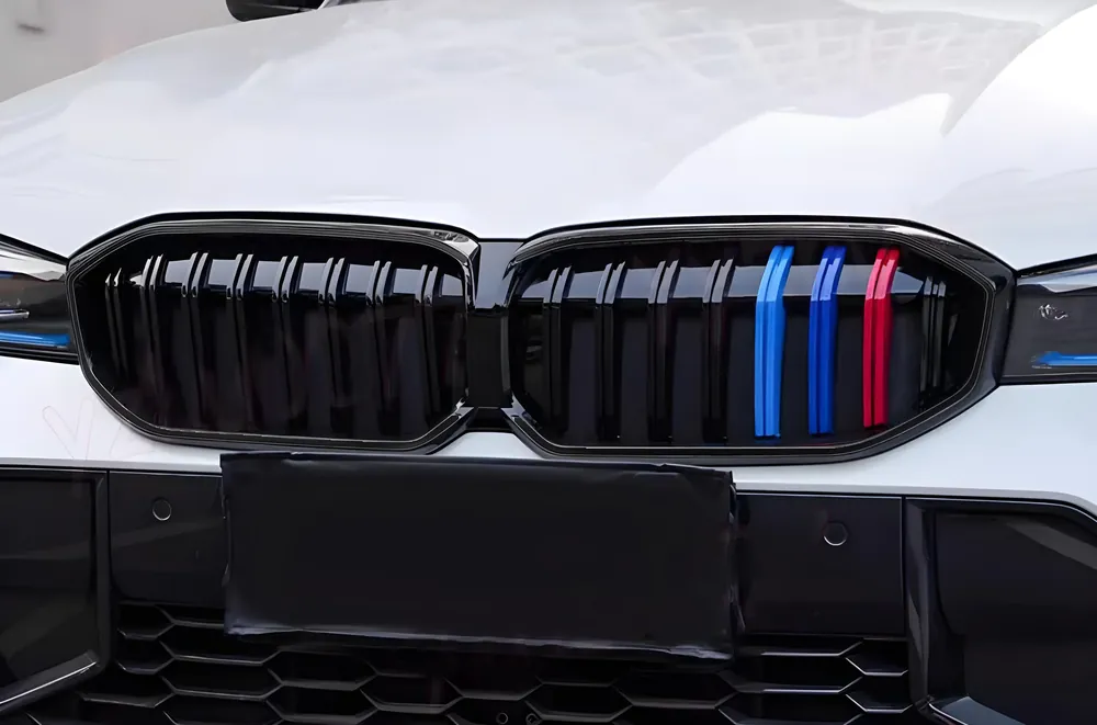 Acum disponibil | BMW 3 Series G20/G21 2018- Grila radiator 1 Bar (2022+, M-Color)